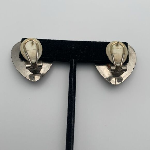 Vintage Foree Silver wash Heart Shield Clipback earrings, Unmarked - Picture 3 of 4